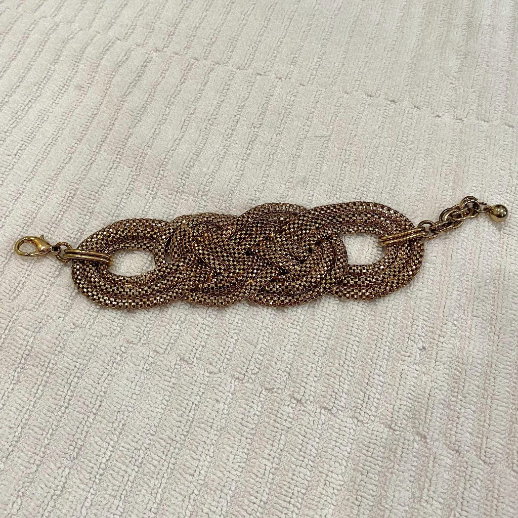 Forever 21 Adjustable Metallic Knot Bracelet Circa 2009 9$